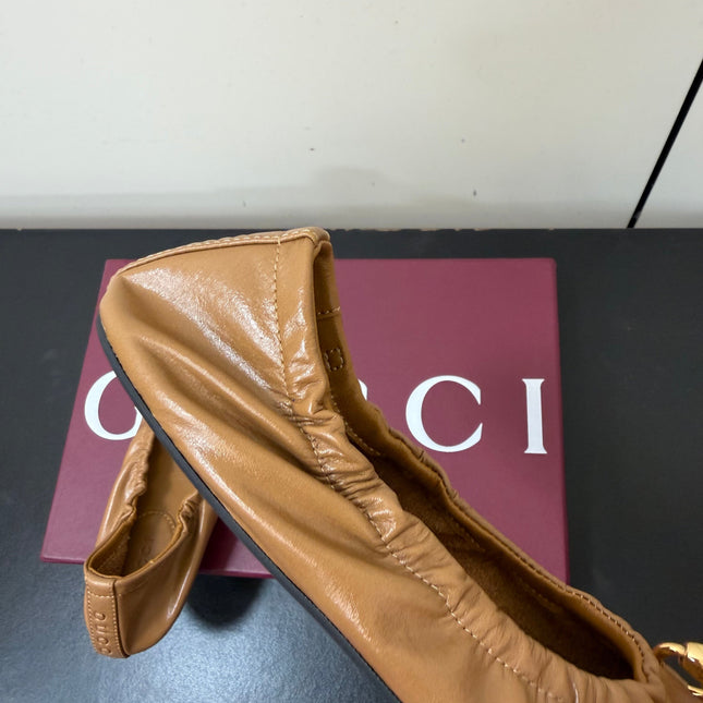 GUCCI 26S BALLET FLATS IN CARAMEL BROWN SHINY CALFSKIN GOLD HARDWARE