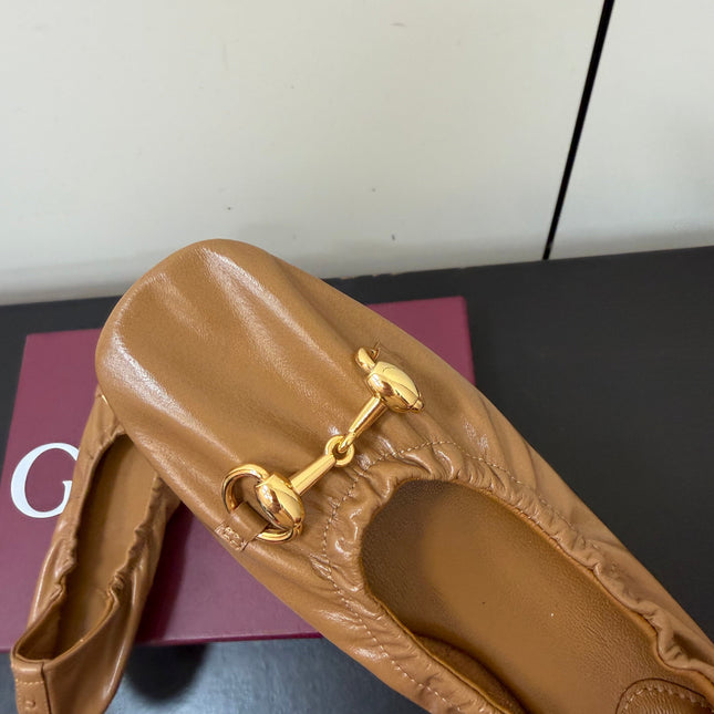 GUCCI 26S BALLET FLATS IN CARAMEL BROWN SHINY CALFSKIN GOLD HARDWARE
