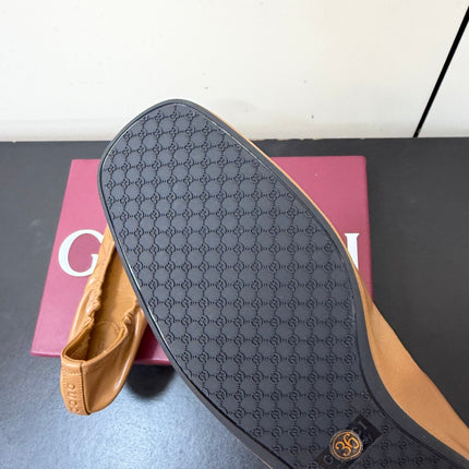 GUCCI 26S BALLET FLATS IN CARAMEL BROWN SHINY CALFSKIN GOLD HARDWARE