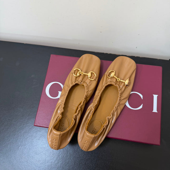 GUCCI 26S BALLET FLATS IN CARAMEL BROWN SHINY CALFSKIN GOLD HARDWARE