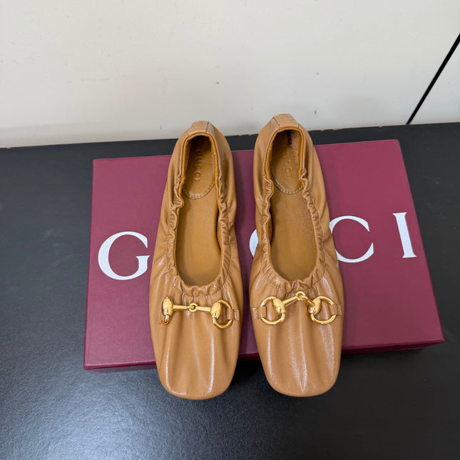 GUCCI 26S BALLET FLATS IN CARAMEL BROWN SHINY CALFSKIN GOLD HARDWARE
