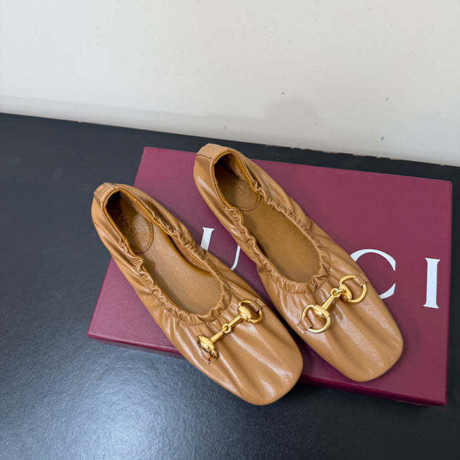 GUCCI 26S BALLET FLATS IN CARAMEL BROWN SHINY CALFSKIN GOLD HARDWARE