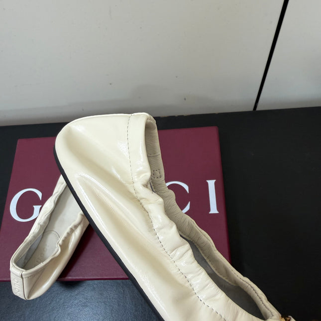 GUCCI 26S BALLET FLATS IN WHITE SHINY CALFSKIN GOLD HARDWARE