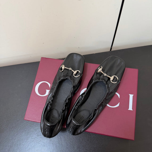 GUCCI 26S BALLET FLATS IN BLACK SHINY CALFSKIN GOLD HARDWARE