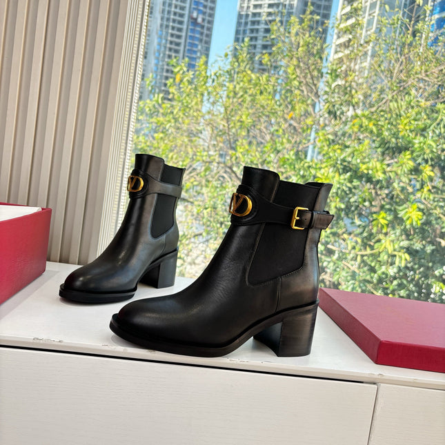 VALENTINO 25S SIGNATURE LOGO BOOTS 60 MM IN BLACK CALFSKIN WITH GOLD HARDWARE