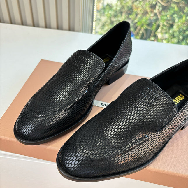 MIUMIU 26S LOAFERS IN BLACK SNAKE EMBOSSED CALFSKIN