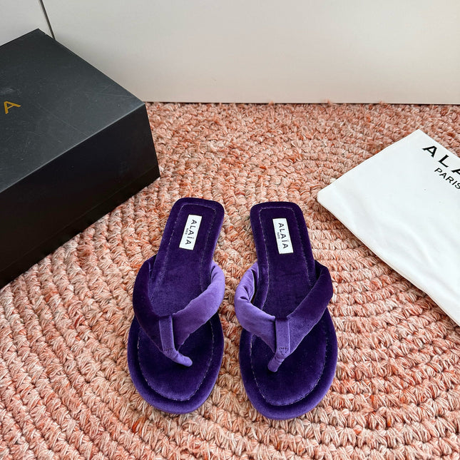 ALAIA 26S THONG SANDALS IN DARK PURPLE VELVET