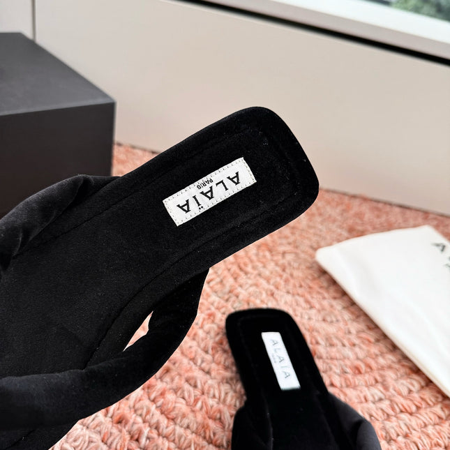 ALAIA 26S THONG SANDALS IN BLACK VELVET