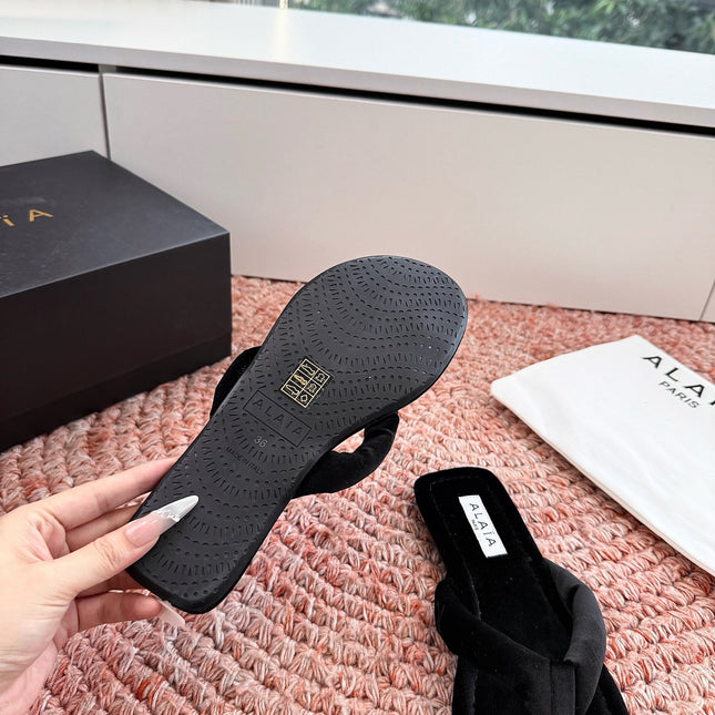 ALAIA 26S THONG SANDALS IN BLACK VELVET