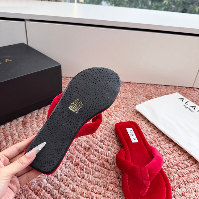 ALAIA 26S THONG SANDALS IN RED VELVET