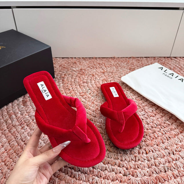 ALAIA 26S THONG SANDALS IN RED VELVET