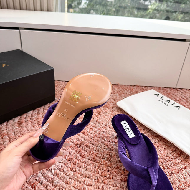 ALAIA 26S HEELED THONG SANDALS IN DARK PURPLE VELVET