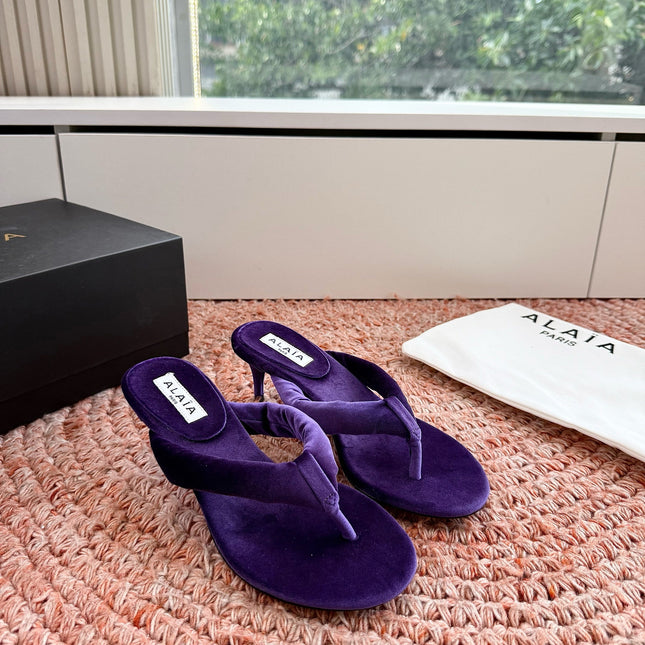 ALAIA 26S HEELED THONG SANDALS IN DARK PURPLE VELVET