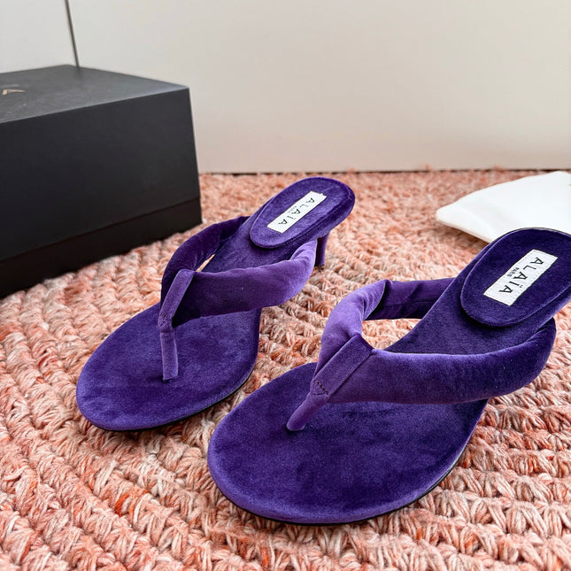 ALAIA 26S HEELED THONG SANDALS IN DARK PURPLE VELVET
