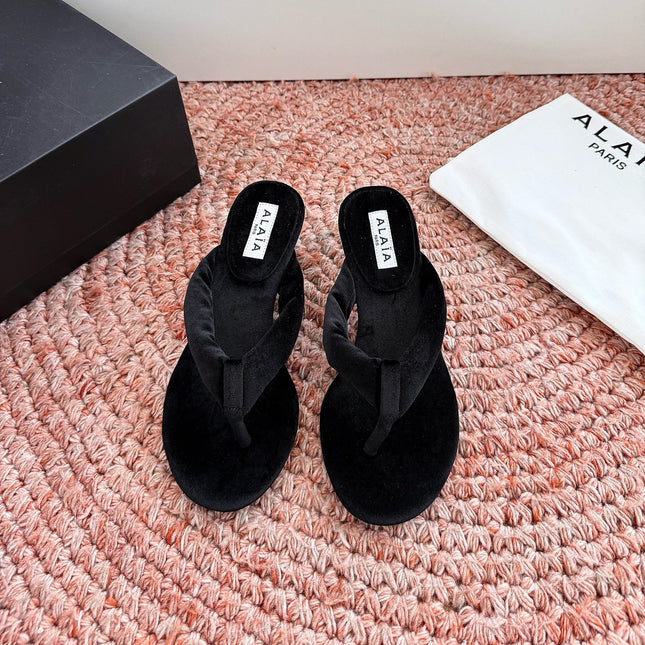 ALAIA 26S HEELED THONG SANDALS IN BLACK VELVET