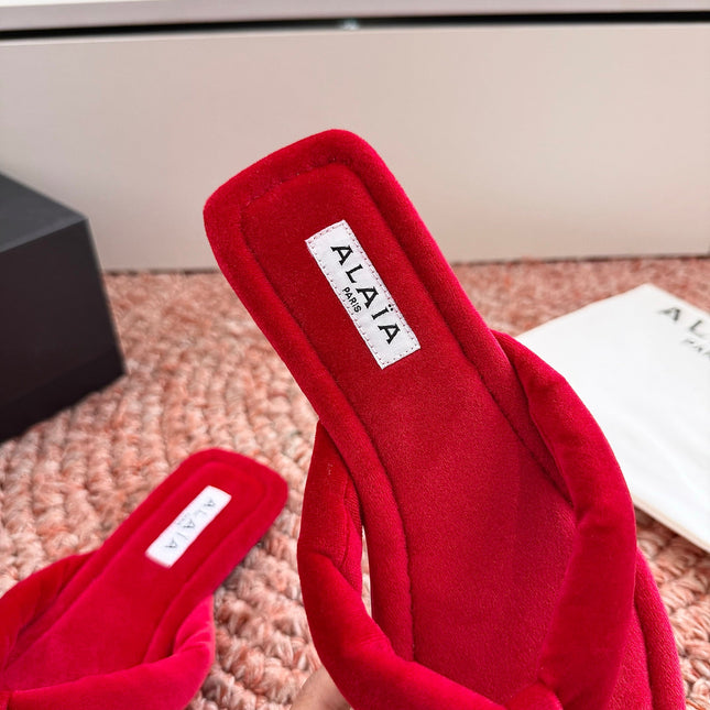 ALAIA 26S THONG SANDALS IN RED VELVET