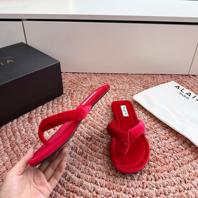ALAIA 26S THONG SANDALS IN RED VELVET