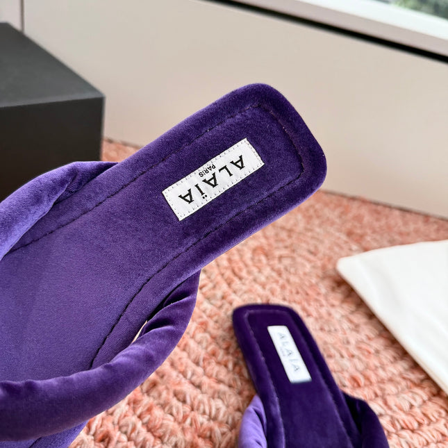 ALAIA 26S THONG SANDALS IN DARK PURPLE VELVET