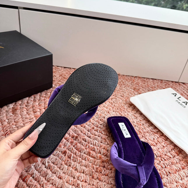 ALAIA 26S THONG SANDALS IN DARK PURPLE VELVET