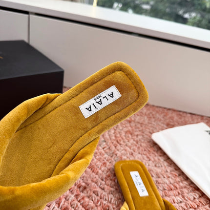 ALAIA 26S THONG SANDALS IN MUSTARD YELLOW VELVET
