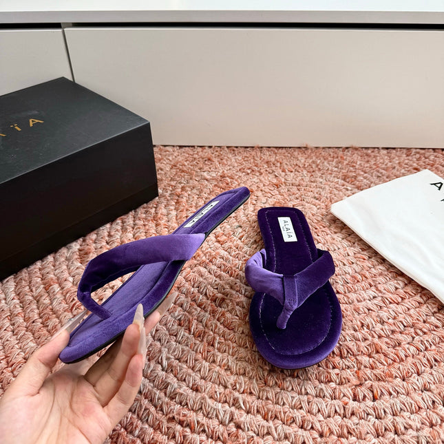 ALAIA 26S THONG SANDALS IN DARK PURPLE VELVET