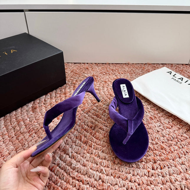 ALAIA 26S HEELED THONG SANDALS IN DARK PURPLE VELVET
