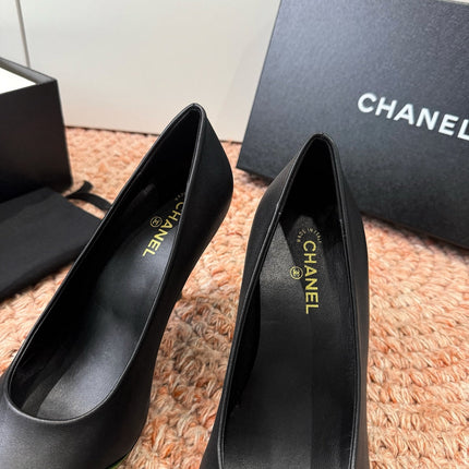 CHANEL 26S SQUARE TOE HIGH HEELS IN BLACK LAMBSKIN WITH GREEN TOE