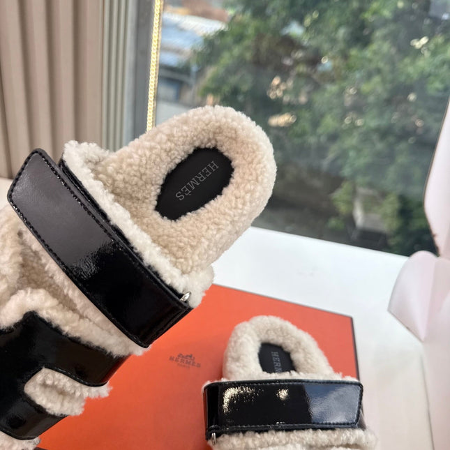 HM 26S SANDAL IN BEIGE WOOL AND BLACK GLOSSY CALFSKIN