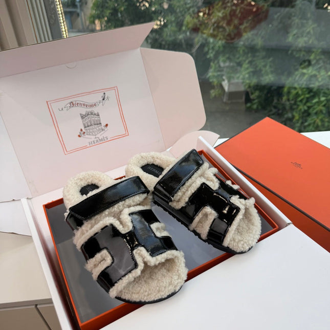 HM 26S SANDAL IN BEIGE WOOL AND BLACK GLOSSY CALFSKIN