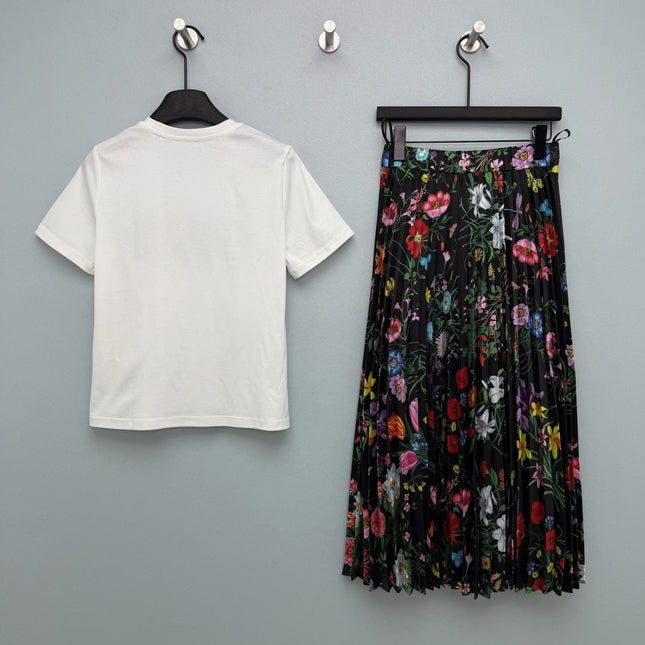 GUCCI 26S T-SHIRT AND PLEATED SKIRT SET 383