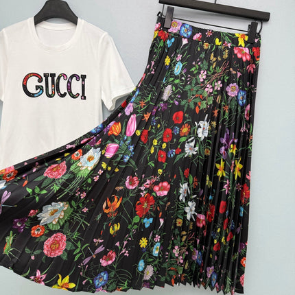 GUCCI 26S T-SHIRT AND PLEATED SKIRT SET 383