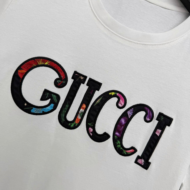 GUCCI 26S T-SHIRT AND PLEATED SKIRT SET 383