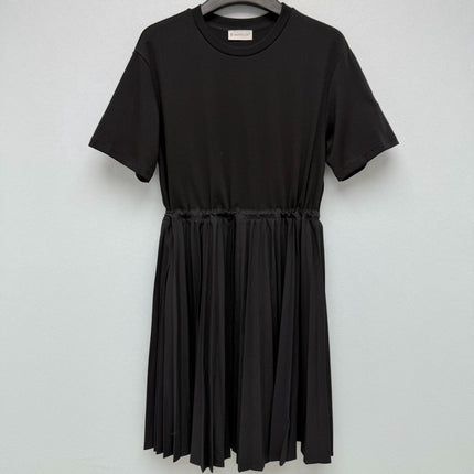 MONCLER 26S SHORT-SLEEVE PLEATED DRESS 681