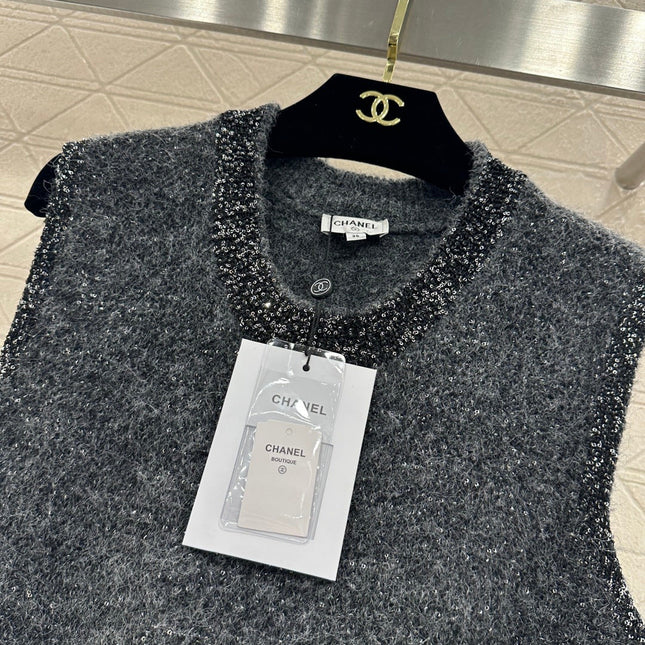 CHANEL 26S SLEEVELESS KNITTED SEQUIN BLAZER 664