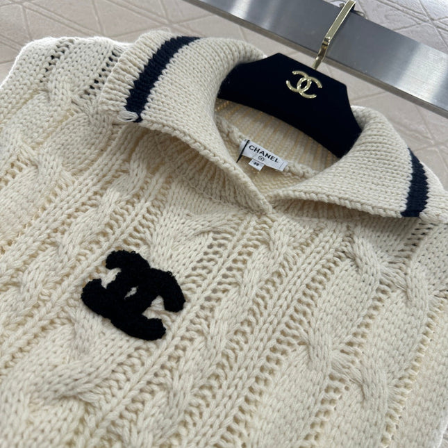 CHANEL 26S SLEEVELESS COLLARED KNITTED BLAZER 696