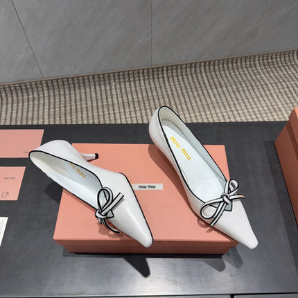 MIUMIU 26S POINTED TOE PUMPS 55MM IN WHITE AND BLACK CALFSKIN WITH BOW