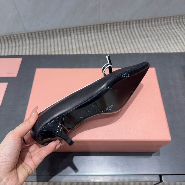 MIUMIU 26S POINTED TOE PUMPS 55MM IN BLACK AND WHITE CALFSKIN WITH BOW