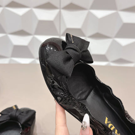 PRADA 26S ROUND TOE FLATS WITH BOW IN BLACK PATENT CALFSKIN