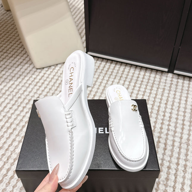 CHANEL 26S LOAFER MULES IN WHITE GLOSSY CALFSKIN