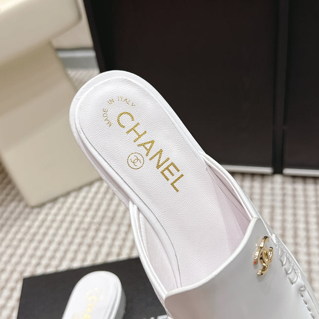 CHANEL 26S LOAFER MULES IN WHITE GLOSSY CALFSKIN
