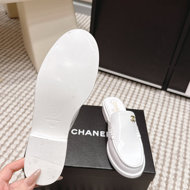 CHANEL 26S LOAFER MULES IN WHITE GLOSSY CALFSKIN