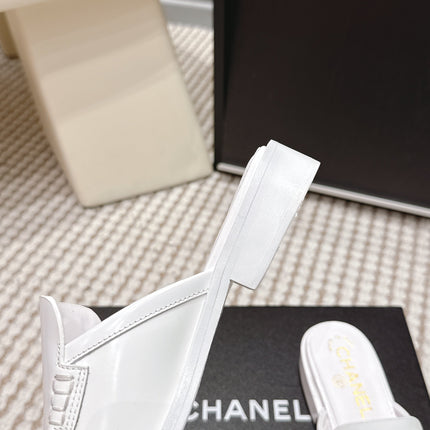 CHANEL 26S LOAFER MULES IN WHITE GLOSSY CALFSKIN