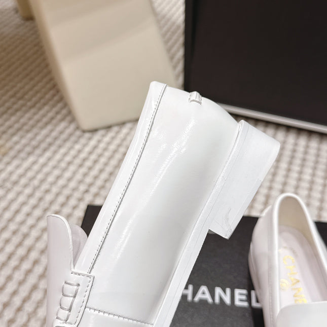 CHANEL 26S LOAFERS IN WHITE GLOSSY CALFSKIN