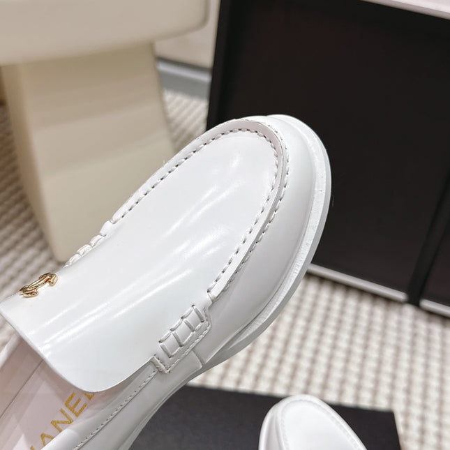 CHANEL 26S LOAFERS IN WHITE GLOSSY CALFSKIN