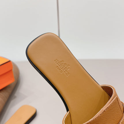 HM 26S GIULIA SANDAL IN CARAMEL BROWN EPSOM CALFSKIN SILVER HARDWARE