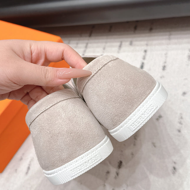 HM 26S KELLY PARIS LOAFERS IN LIGHT GREY SUEDE SILVER HARDWARE