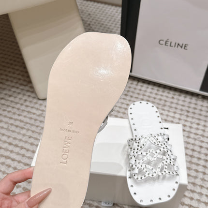 LOEWE 26S PETAL ANAGRAM SLIDE IN WHITE CALFSKIN WITH STUDS