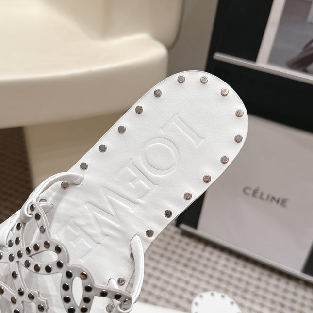 LOEWE 26S PETAL ANAGRAM SLIDE IN WHITE CALFSKIN WITH STUDS