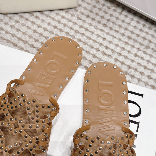 LOEWE 26S PETAL ANAGRAM SLIDE IN TAN BROWN CALFSKIN WITH STUDS