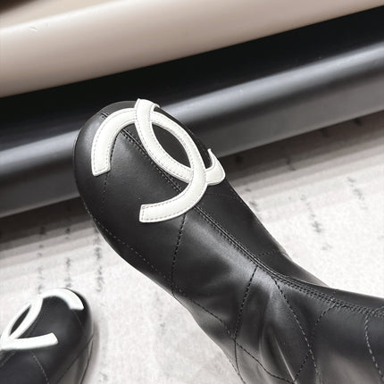 CHANEL 26S KNEE HIGH BOOTS IN BLACK QUILTED CALFSKIN AND PATENT CUFF